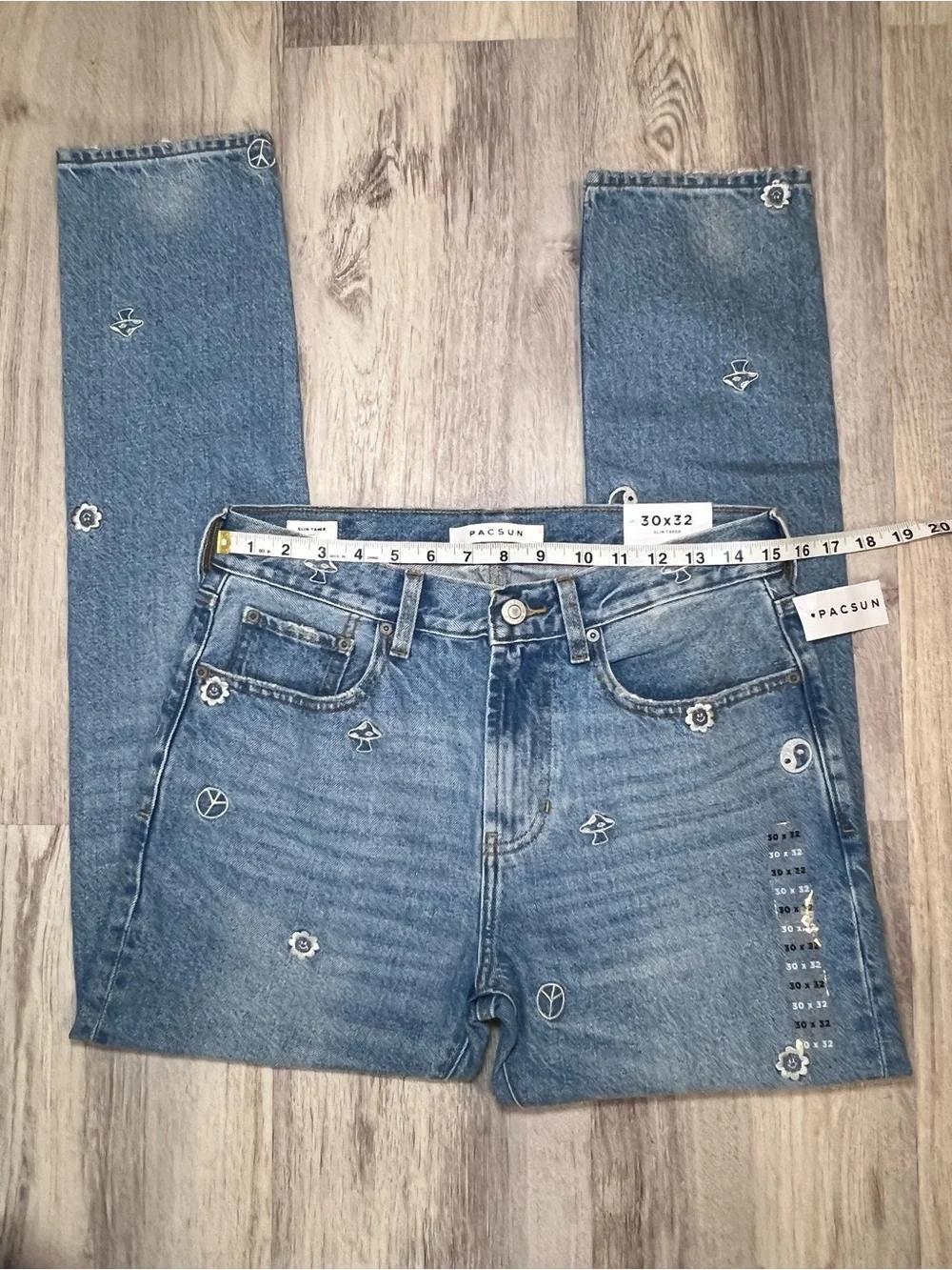PacSun Medium Blue Embroidered Motif Jeans Slim Taper Size 30x32 NWT .